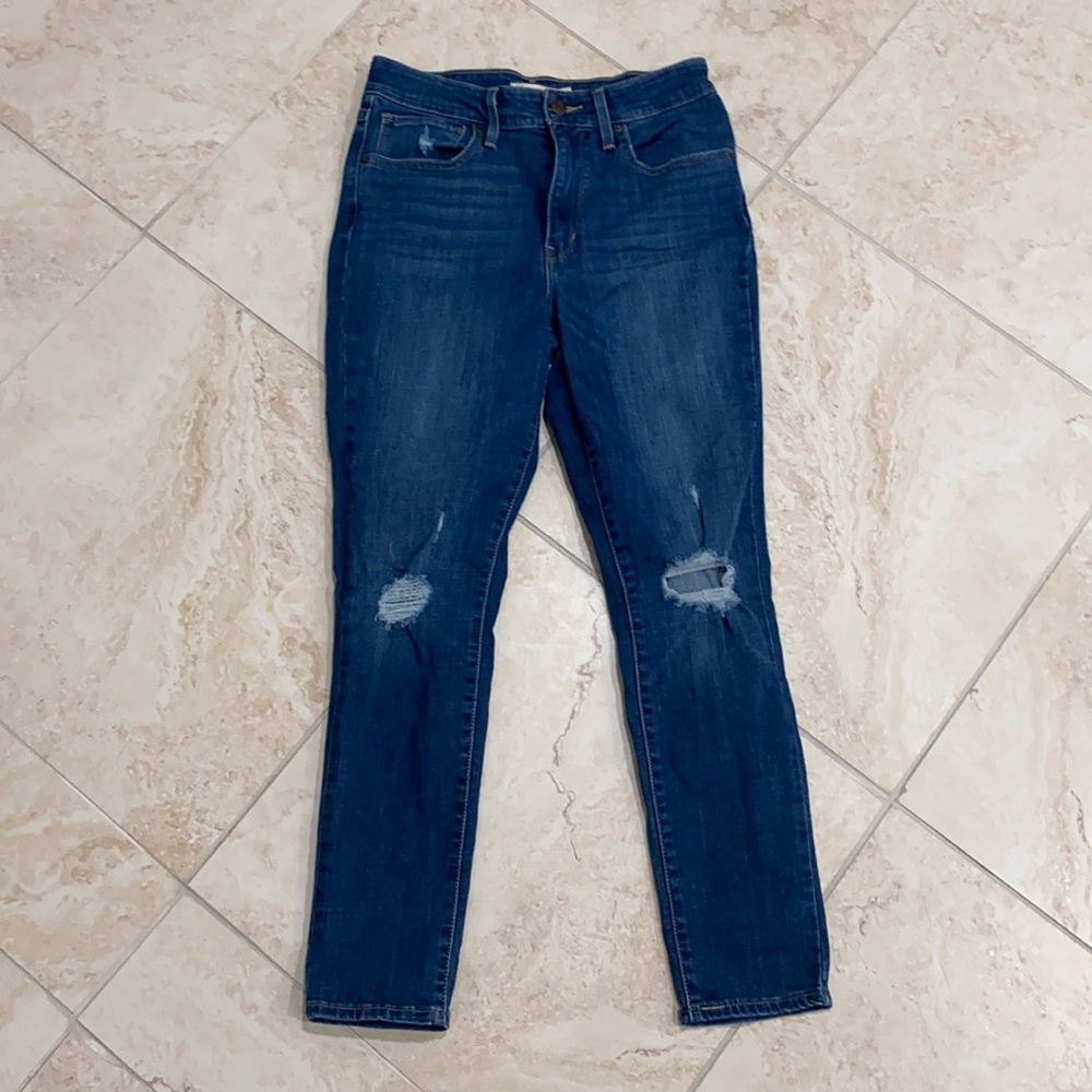 Levi’s Jeans size 30, distressed, stretchy